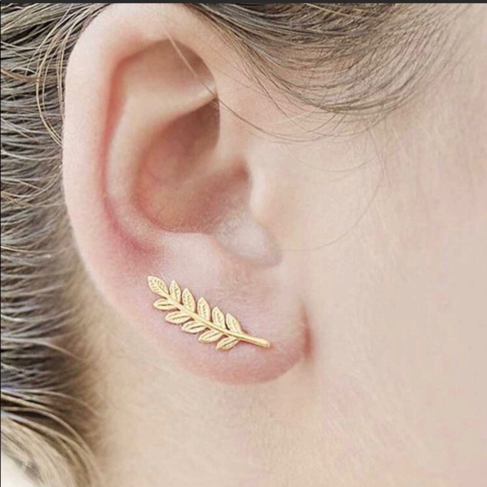🔥🆕 Gold Leaf Vine Ear climber Stud Earrings - Picture 2 of 2